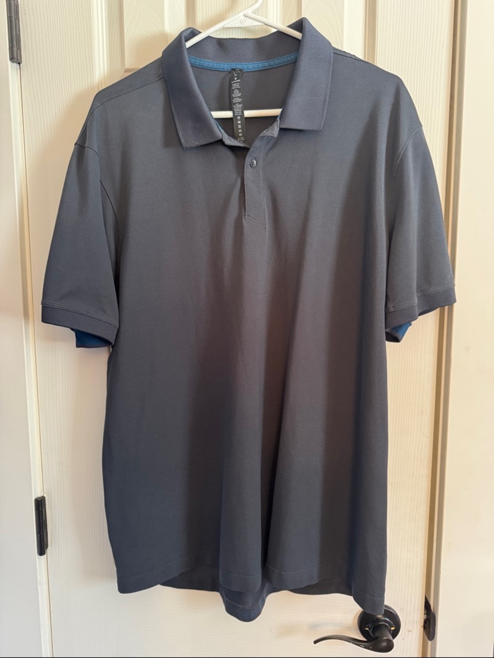 Men’s size XL Lululemon brand knit polo in a cool dark gray color.
